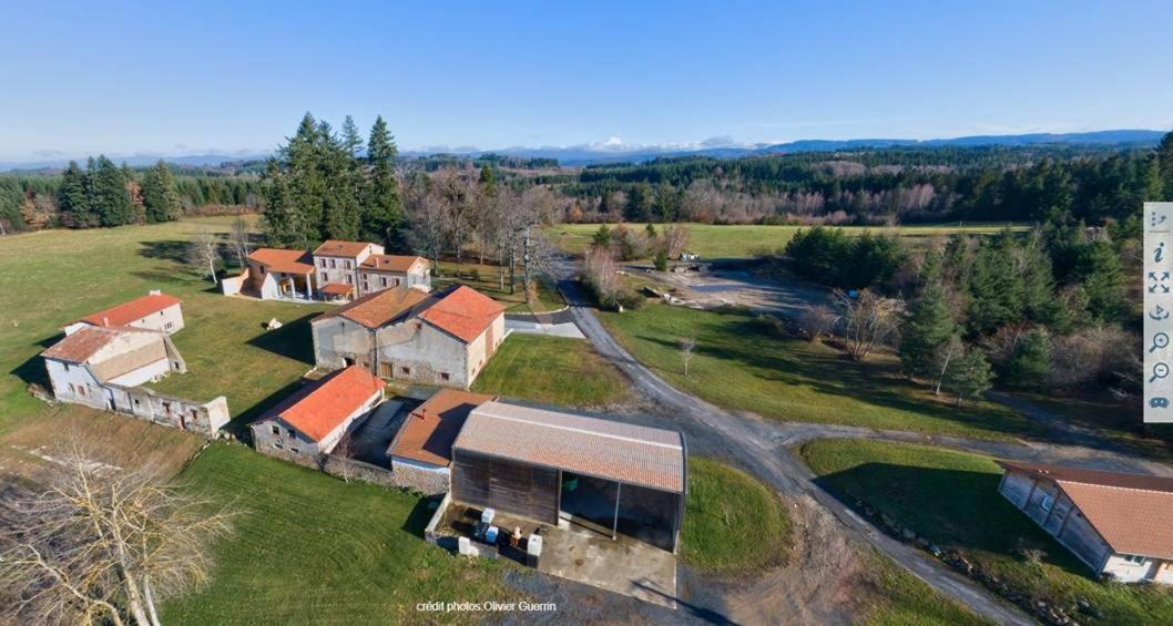 Les chambres d'hôtes de la Frissonnette Auzelles Extérieur photo