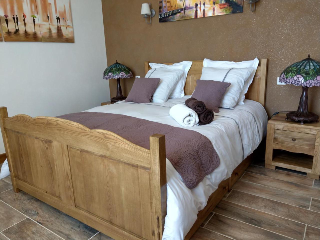 Les chambres d'hôtes de la Frissonnette Auzelles Extérieur photo