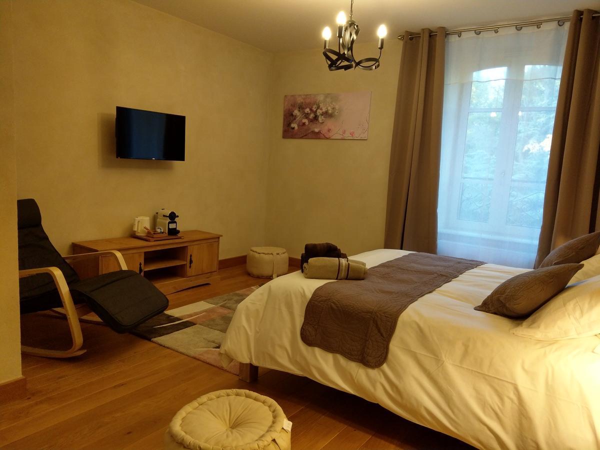 Les chambres d'hôtes de la Frissonnette Auzelles Extérieur photo